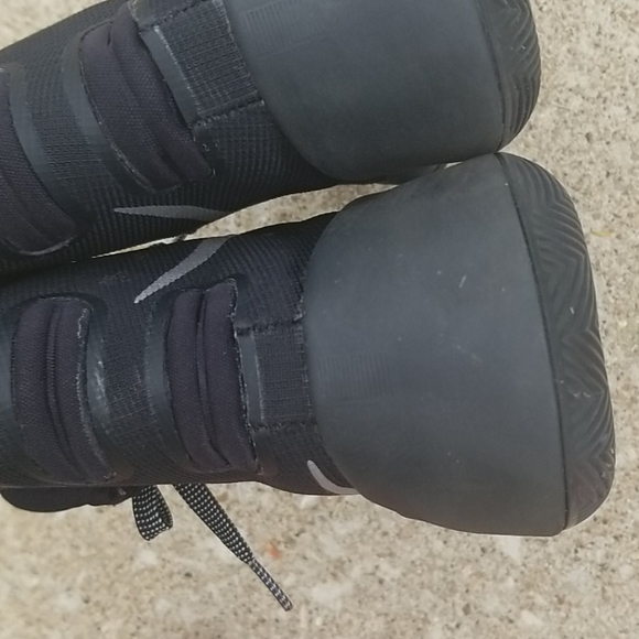 Nike's - Picture 3 of 8